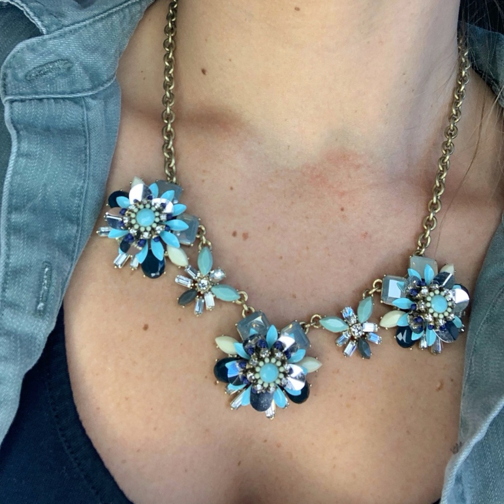 LOFT Navy and light blue flower necklace